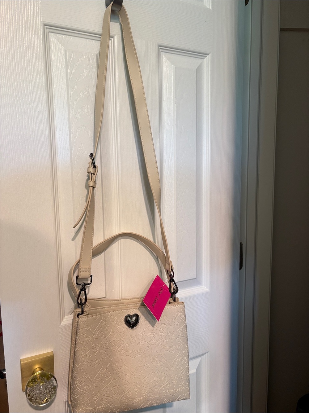 BNWT BETSEY JOHNSON Cream Skull and Heart Embossed Accent Shoulder Bag - Picture 7 of 10